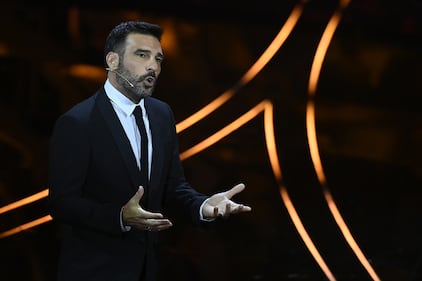 Sanremo 2024: ecco il look della terza serata del Festival di conduttore, co-conduttrice e ospiti 15