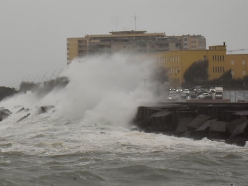 Maltempo, violente mareggiate a Catania: fatte evacuare decine di famiglie