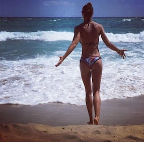 Martina Colombari sexy al mare 1