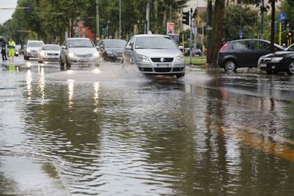 Esonda il Seveso: Milano ancora sott'acqua 12