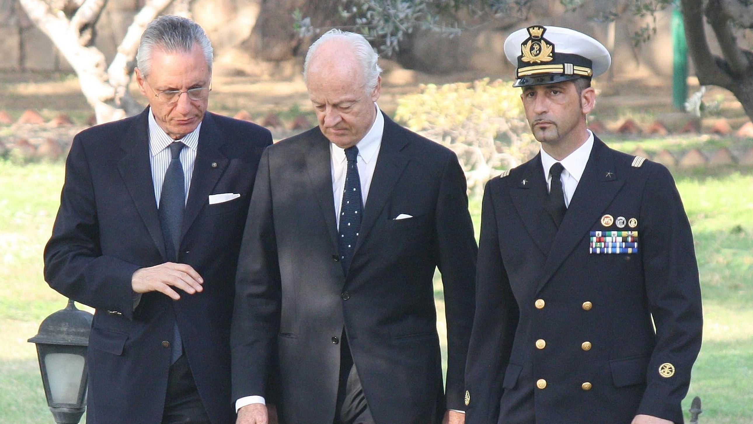 Umiliati dall'India: l'Italia offesa ritira l'ambasciatore