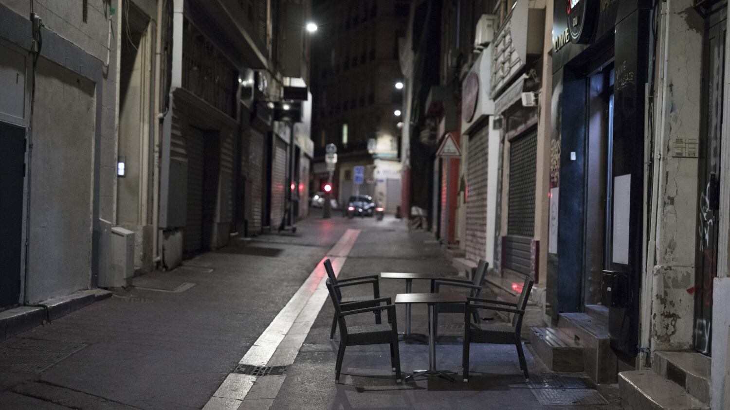 La Francia sull'orlo del baratro: "Presto un mese di lockdown"