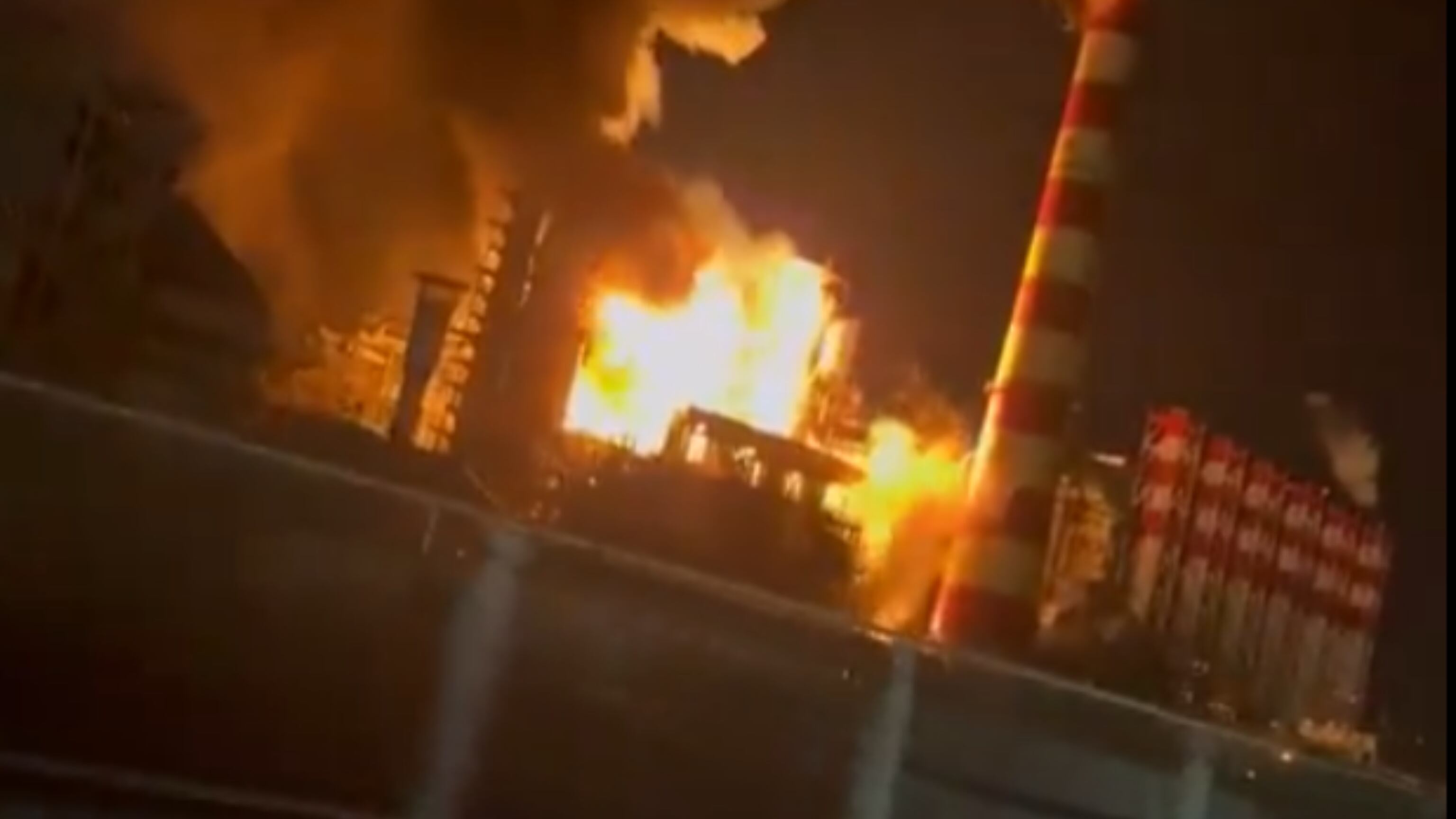 Il raid coi droni e la raffineria in fiamme: il blitz di Kiev in territorio russo