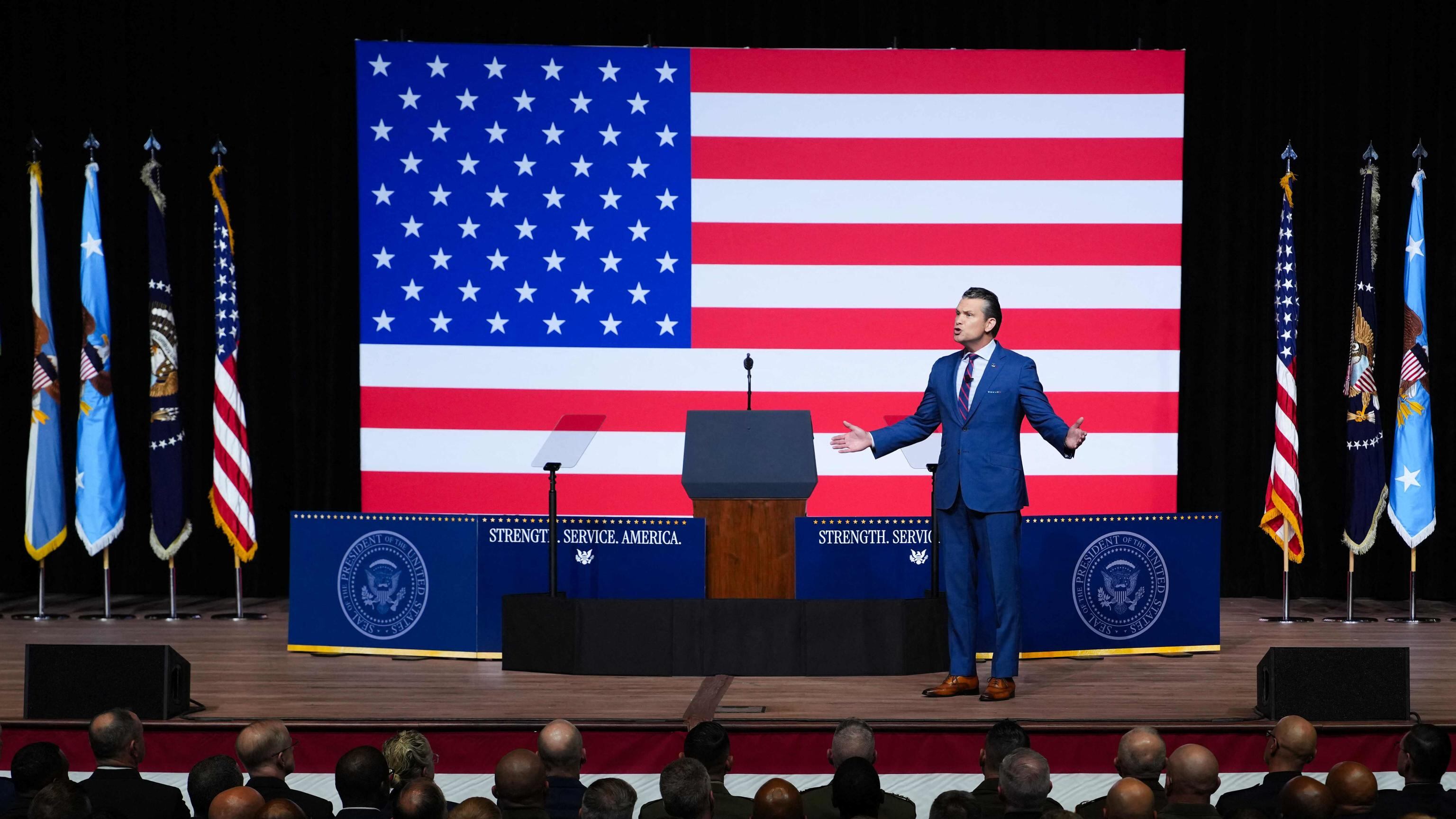 Trump e Hegseth ai generali Usa: "Ci prepariamo alla guerra. Stop con la decadenza woke"