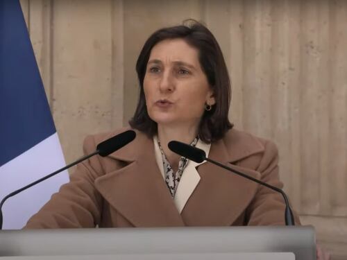 "Insegnanti assenteisti". Bufera sul nuovo governo in Francia