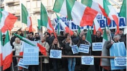 La rivolta del web: "In piazza 5 milioni di persone"