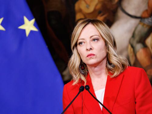 "Fa eco a Mussolini". L'autogol della stampa britannica su Meloni e premierato