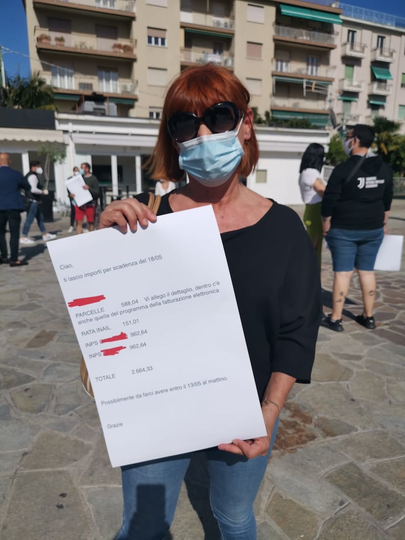 Le partite Iva in piazza contro il governo Conte a Sanremo 15