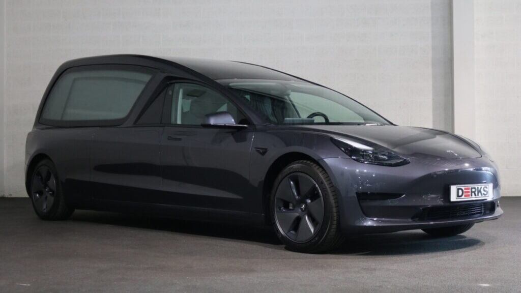 Tesla Model 3 in versione carro funebre