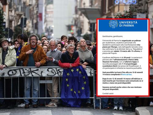 L'Università di Parma con la piazza di sinistra: pagato a studenti e personale un pullman per Roma