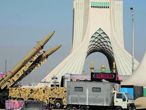 Trump annulla il maxi raid sull’Iran. Decisiva la telefonata con bin Salman
