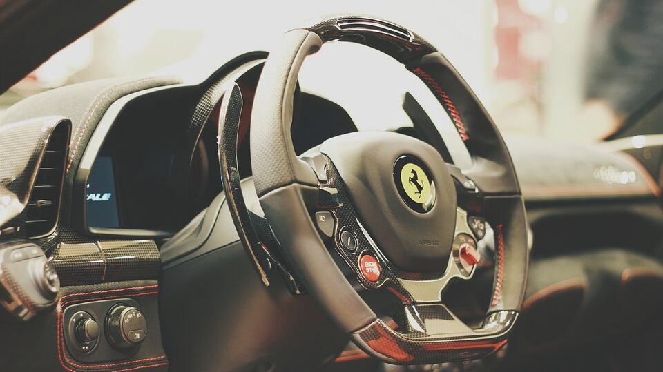 Ruba una Ferrari da 200mila euro si schianta e muore