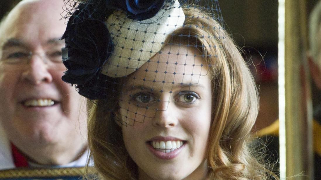 La prima foto di Beatrice di York con la figlia fa scoppiare la bufera