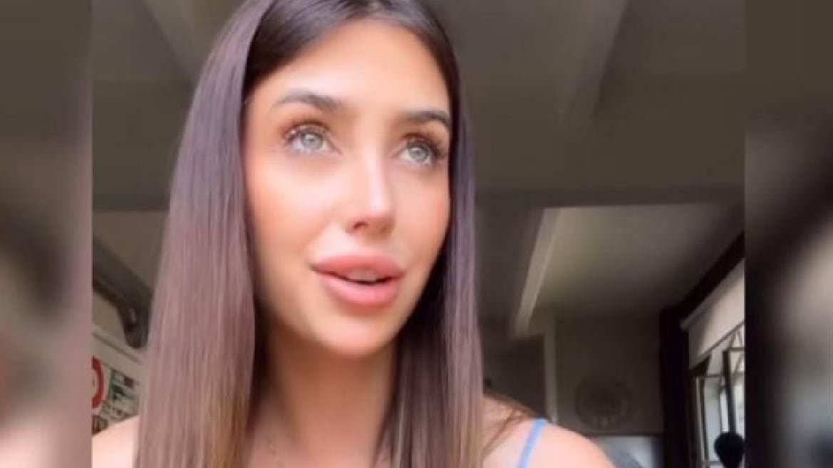 "Bivaccano in spiaggia con la parmigiana. Assurdo". Michelle Comi scatena la polemica sui social