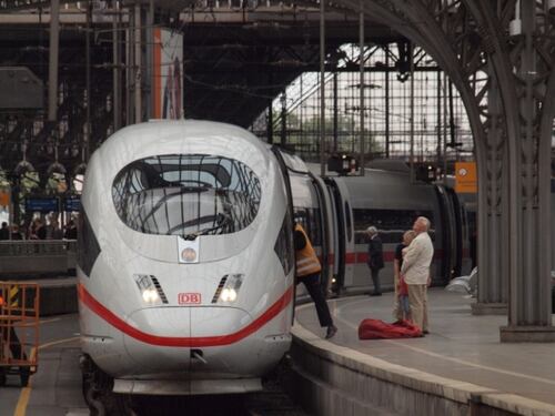 Terrore su un treno in Germania: siriano accoltella i passeggeri