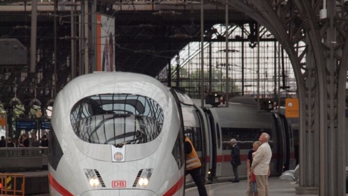 Terrore su un treno in Germania: siriano accoltella i passeggeri