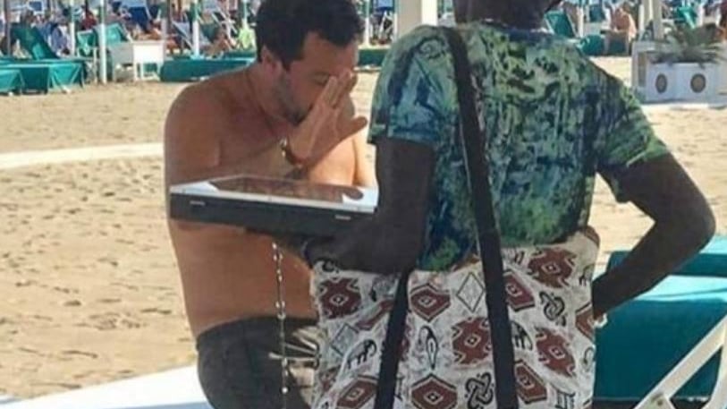 Salvini faccia a faccia col vu cumprà: "Non mi ha cacciato, è stato gentile"