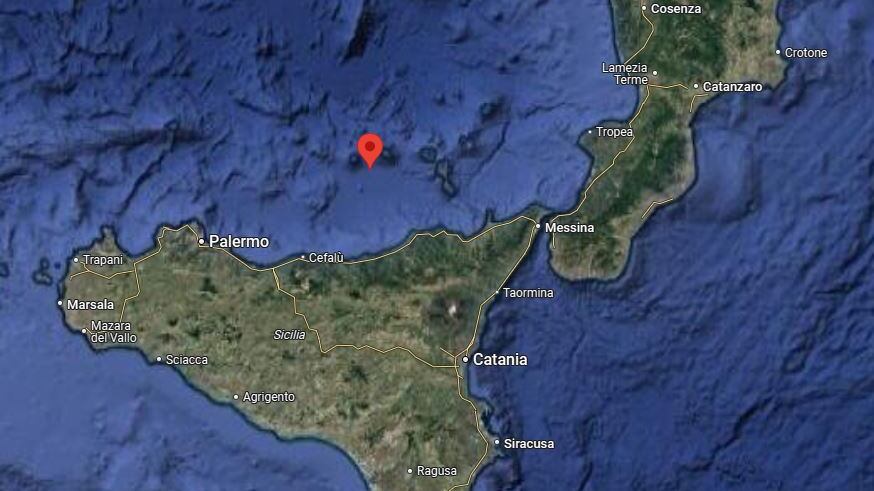 Forte scossa di terremoto di magnitudo di 4.8 alle Eolie. Paura e gente in strada