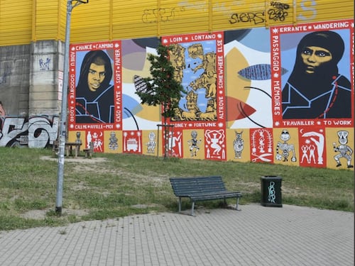 Il Comune di Milano spende 38mila euro per un murales immigrazionista