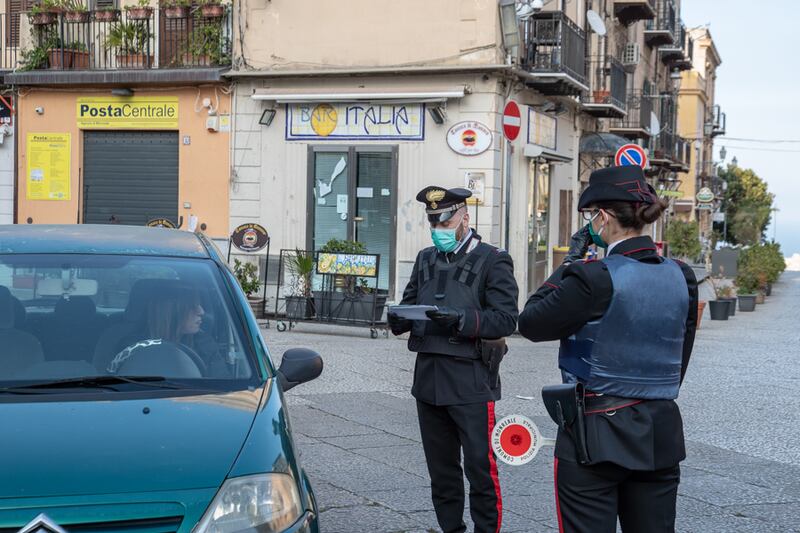 Controlli a tappeto, come si combattono contagio e furbetti 1