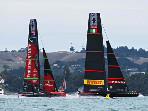 Qualche nuvola nasconde Luna Rossa: ritiro contro Emirates, riscatto coi francesi
