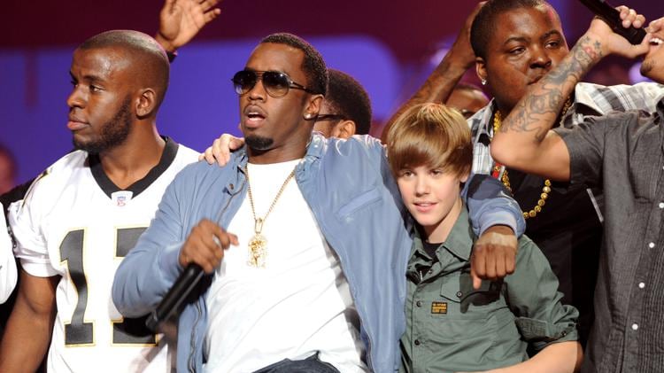 "Hanno abusato Justin Bieber". La rivelazione sui festini di Puff Daddy