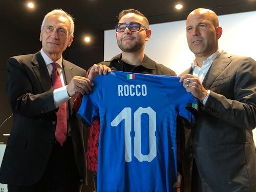 Rocco Hunt: "Canto per la Nazionale Under 21 e le periferie"