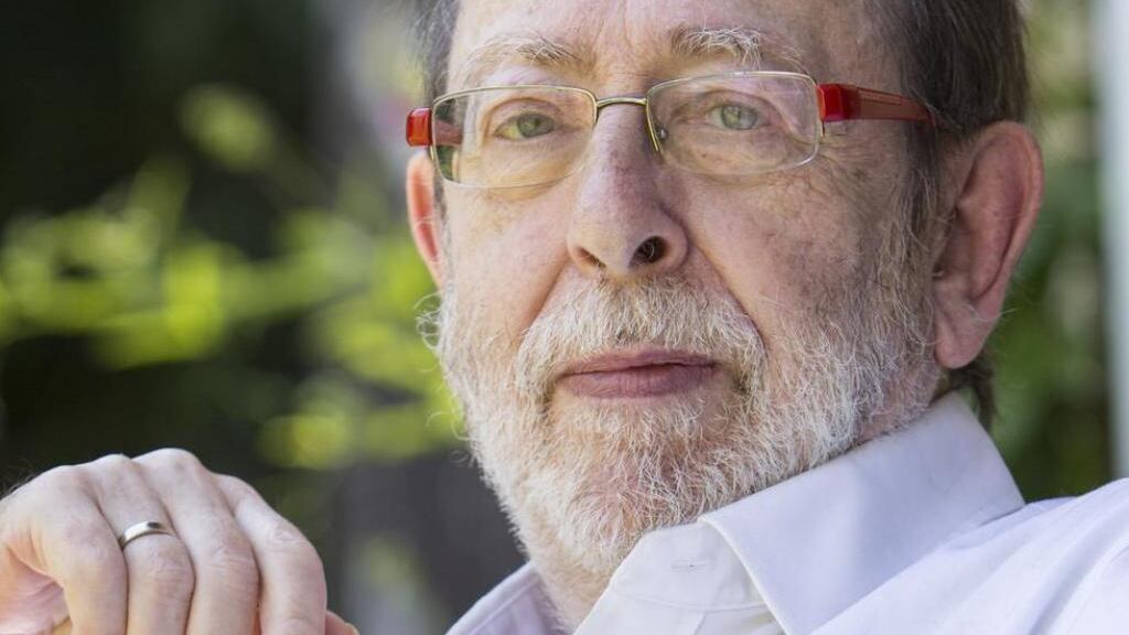 "Élite contro il popolo. All'Eliseo è riuscito un golpe istituzionale. Le Pen? Non è morta"