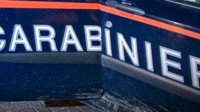 Malese sfonda il vetro dell'auto dei carabinieri: voleva la droga indietro