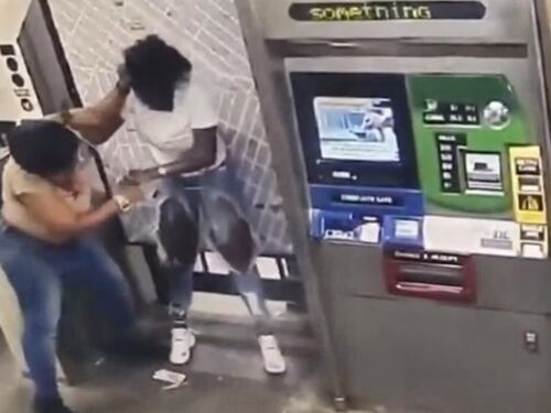 Pugnalata a morte dopo una rissa in metro