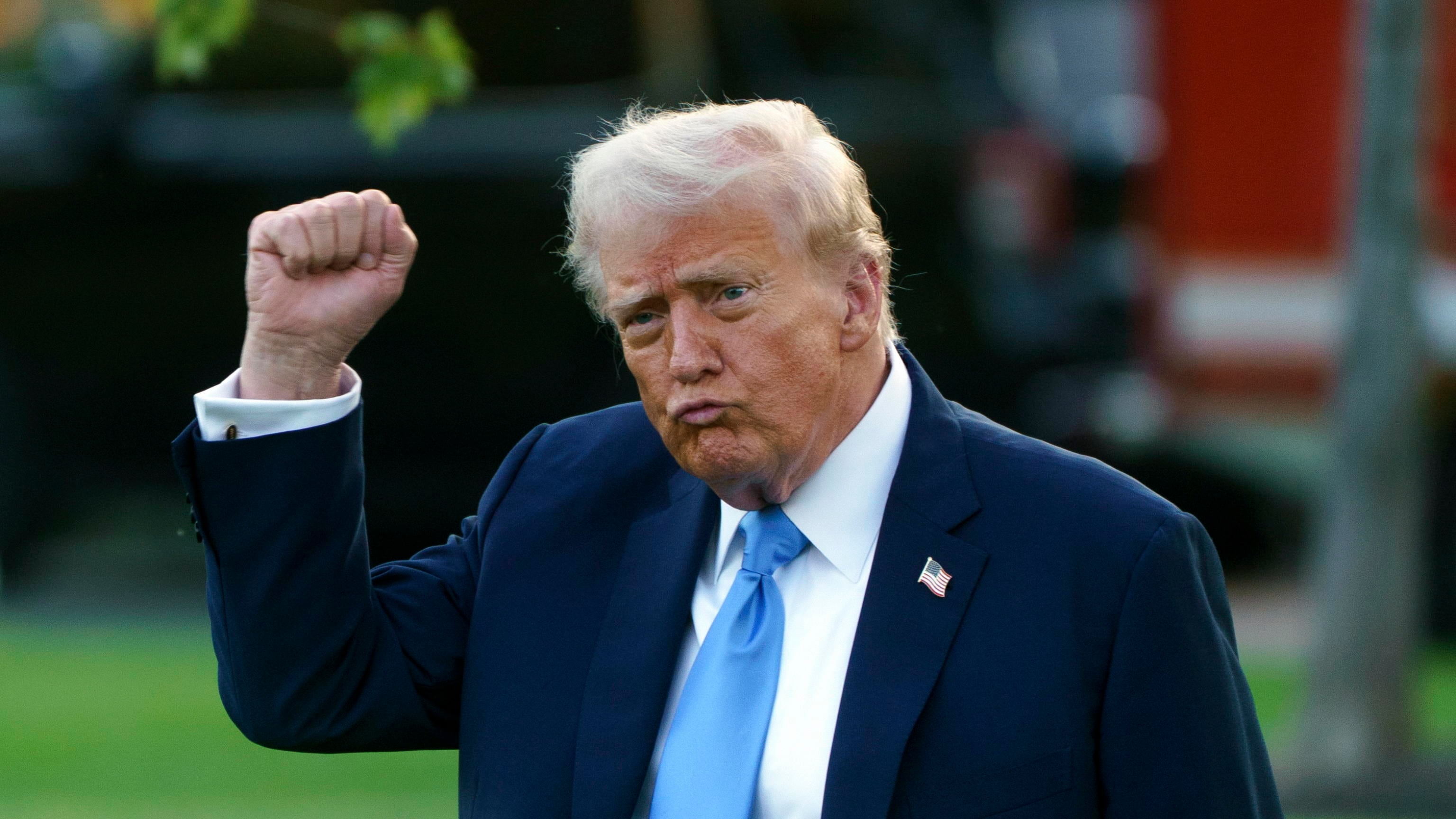 Trump annuncia nuovi dazi dal primo ottobre. Nel mirino: farmaci,mobili e camion