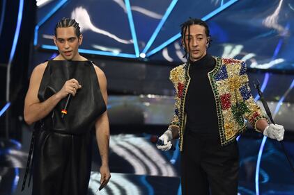 Sanremo 2024: ecco il look della terza serata del Festival da Mahmood 3