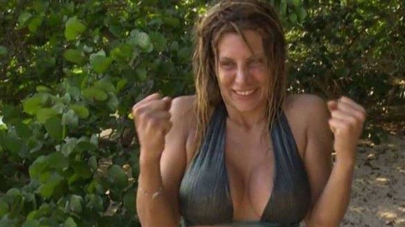 Isola dei Famosi, la proposta di Paola Caruso: "Prima una pizza e poi faccio sesso"