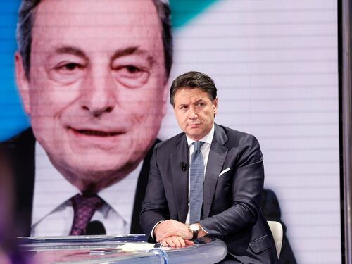 Conte e Draghi verso il faccia a faccia. Pressing M5S: "Usciamo dal governo"