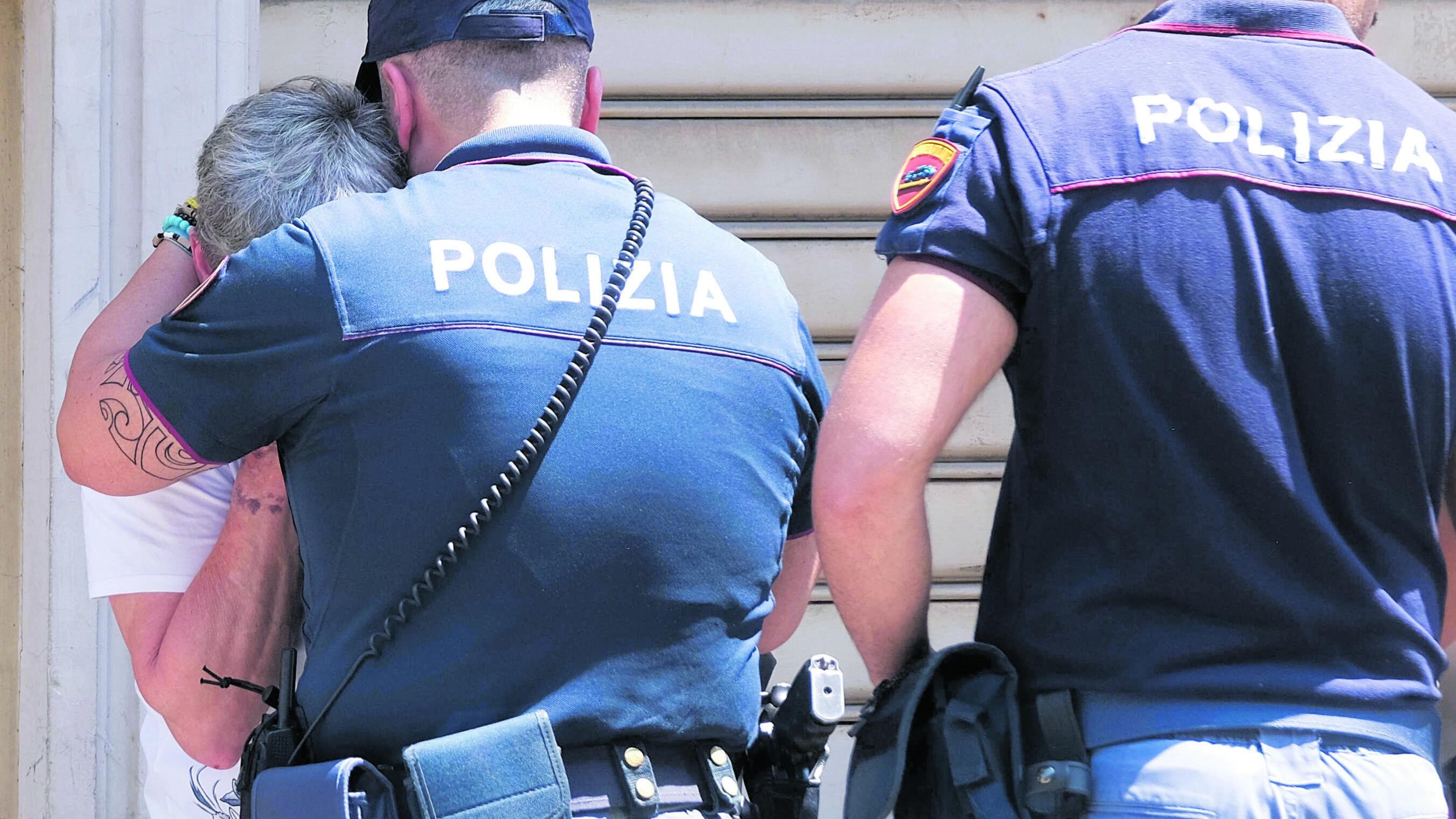 Uccide la figlia 13enne e poi si toglie la vita. Il dramma scoperto dalla sorella maggiore