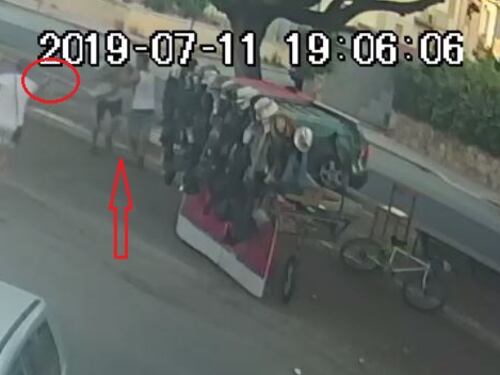 Sparano in pieno giorno contro un venditore ambulante. Arrestati due giovani trapanesi