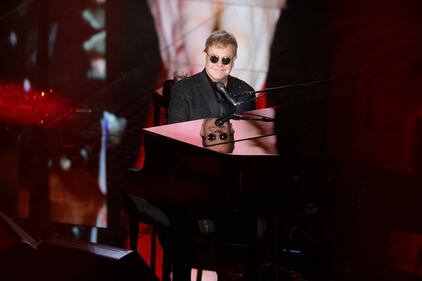 Sanremo 2016: gli abiti della prima serata 16