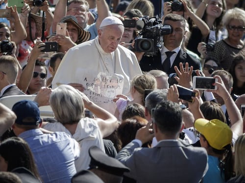 Papa Francesco: "Dolore per il terrorismo Dio ci liberi da violenza"