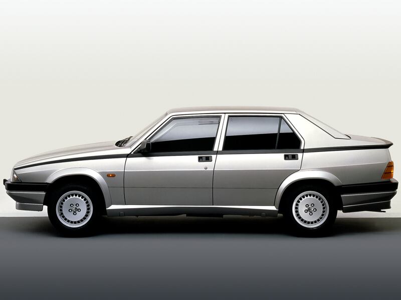 La linea a cuneo dell'Alfa 75