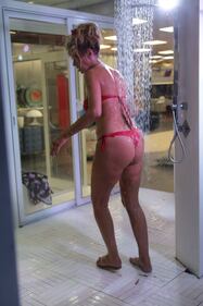 Grande Fratello Vip, Valeria Marini sempre più sexy 23