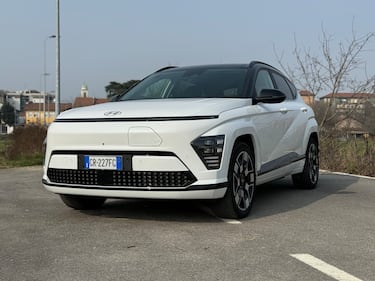 Hyundai Kona Electric: guarda la gallery del nuovo crossover elettrico da città 1