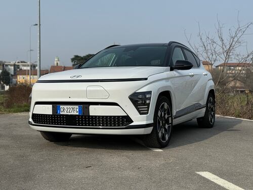 Hyundai Kona Electric: guarda la gallery del nuovo crossover elettrico da città