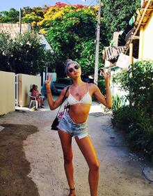 Candice Swanepoel, nudo integrale in Costa Rica 13
