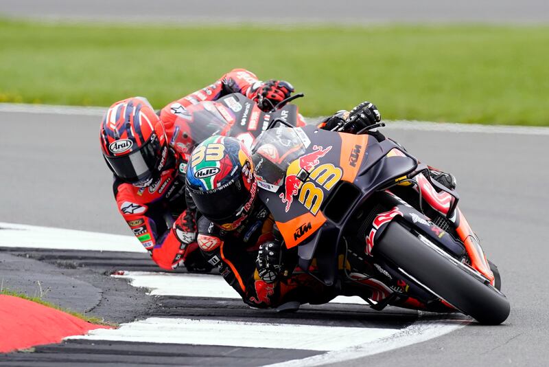 MotoGP, Espargaro beffa Bagnaia e trionfa a Silverstone: le immagini più belle della gara 5