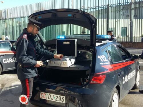 Evade 2 volte in un giorno e ruba una bici: arrestato tunisino