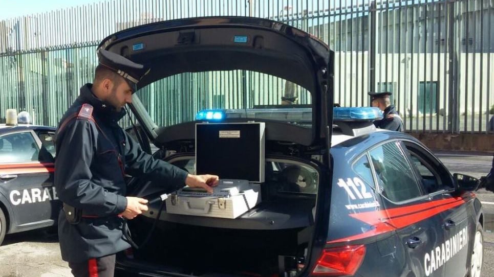 Evade 2 volte in un giorno e ruba una bici: arrestato tunisino