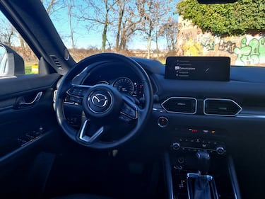 Mazda CX-5 2023, guarda le foto 11