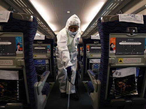 Coronavirus, confermati casi in Francia e Germania. Gli Usa limitano i viaggi in Cina