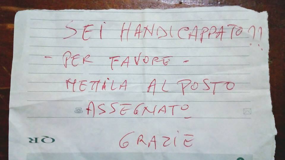 Siena, cartello choc sull'auto: "Disabile? Parcheggia altrove"