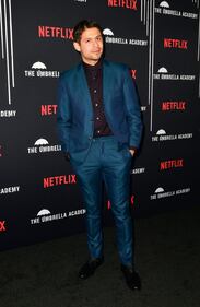 The Umbrella Academy: il cast dalla premiere della nuova sere di Netflix  8